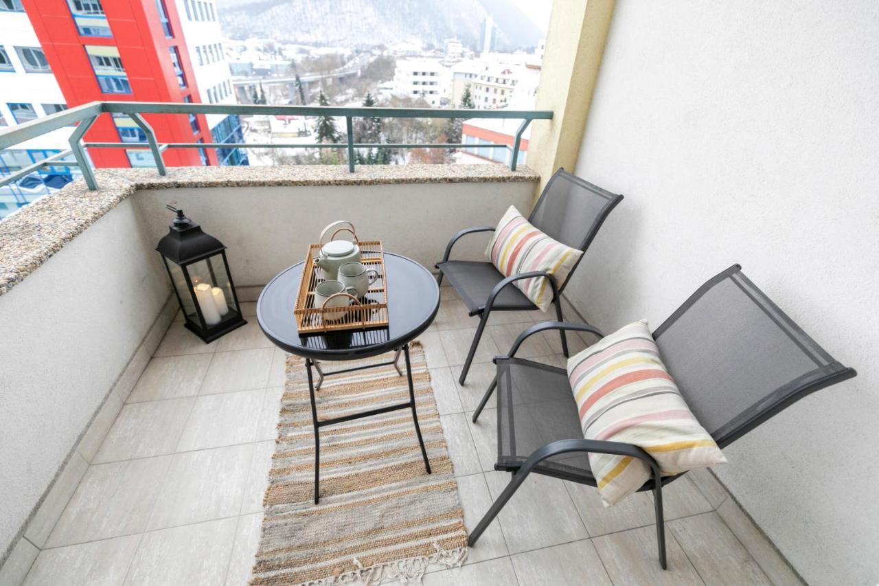 Alure Residences 3 & 24H Self Check-In, Parking In The Garage In The Apartment Building Included, New Building, Terrace, Green Location With A Forest Park With A Lake, Children'S Playground Besztercebánya Kültér fotó