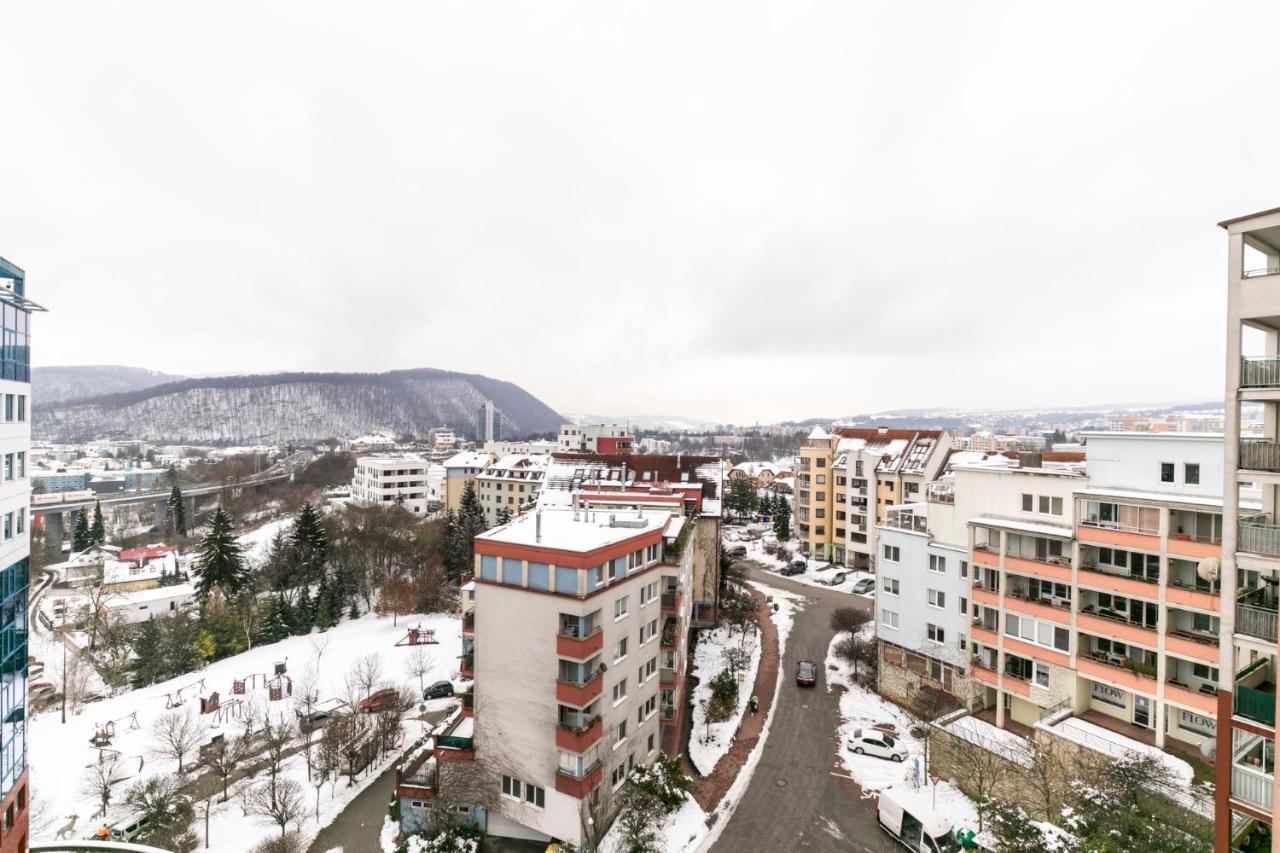Alure Residences 3 & 24H Self Check-In, Parking In The Garage In The Apartment Building Included, New Building, Terrace, Green Location With A Forest Park With A Lake, Children'S Playground Besztercebánya Kültér fotó