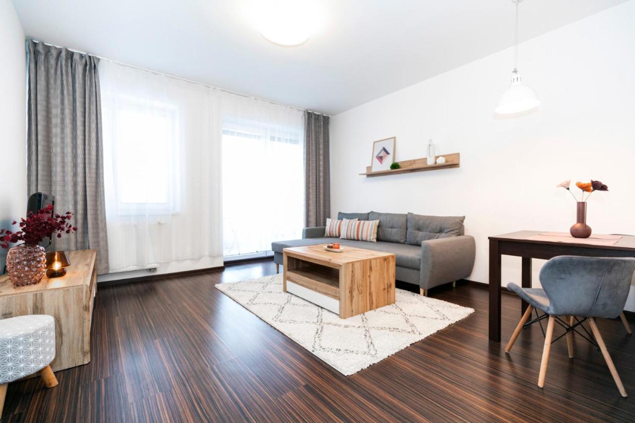 Alure Residences 3 & 24H Self Check-In, Parking In The Garage In The Apartment Building Included, New Building, Terrace, Green Location With A Forest Park With A Lake, Children'S Playground Besztercebánya Kültér fotó