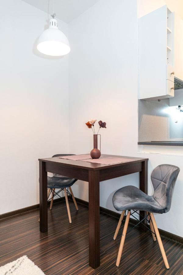 Alure Residences 3 & 24H Self Check-In, Parking In The Garage In The Apartment Building Included, New Building, Terrace, Green Location With A Forest Park With A Lake, Children'S Playground Besztercebánya Kültér fotó