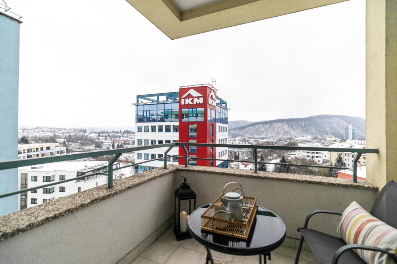 Alure Residences 3 & 24H Self Check-In, Parking In The Garage In The Apartment Building Included, New Building, Terrace, Green Location With A Forest Park With A Lake, Children'S Playground Besztercebánya Kültér fotó