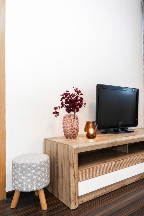 Alure Residences 3 & 24H Self Check-In, Parking In The Garage In The Apartment Building Included, New Building, Terrace, Green Location With A Forest Park With A Lake, Children'S Playground Besztercebánya Kültér fotó