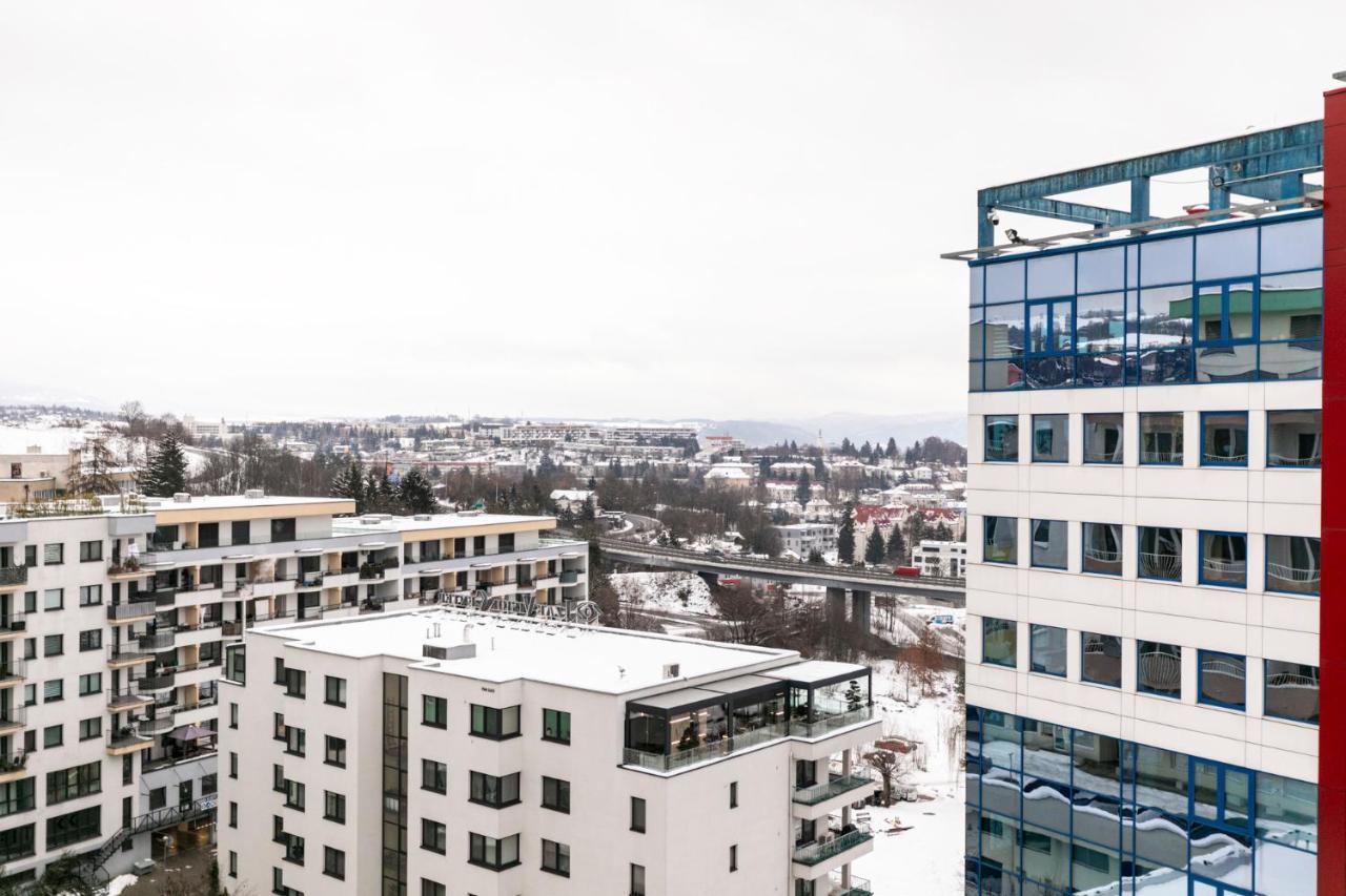 Alure Residences 3 & 24H Self Check-In, Parking In The Garage In The Apartment Building Included, New Building, Terrace, Green Location With A Forest Park With A Lake, Children'S Playground Besztercebánya Kültér fotó